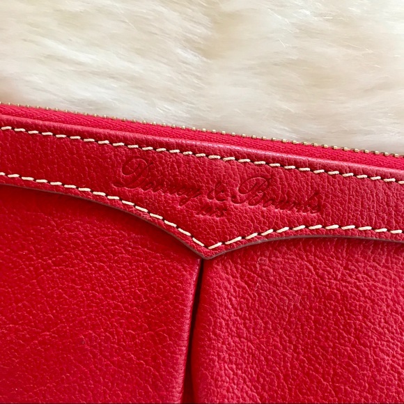Dooney & Bourke red leather wristlet - Picture 2 of 8